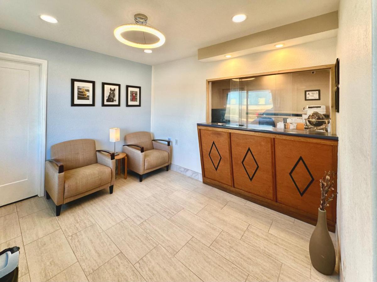 Royal Inn And Suites Charlotte Airport Екстер'єр фото