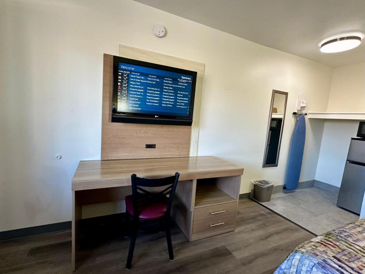 Royal Inn And Suites Charlotte Airport Екстер'єр фото