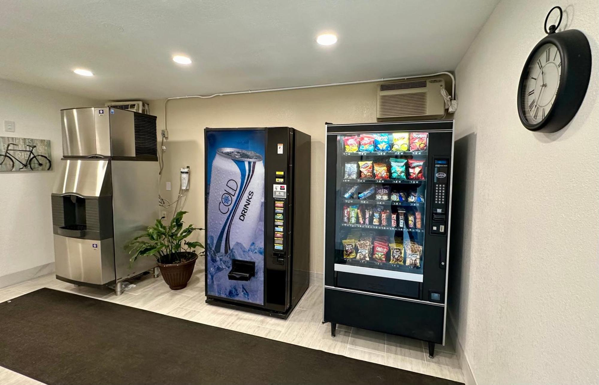 Royal Inn And Suites Charlotte Airport Екстер'єр фото