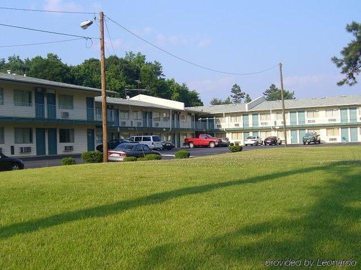 Royal Inn And Suites Charlotte Airport Екстер'єр фото