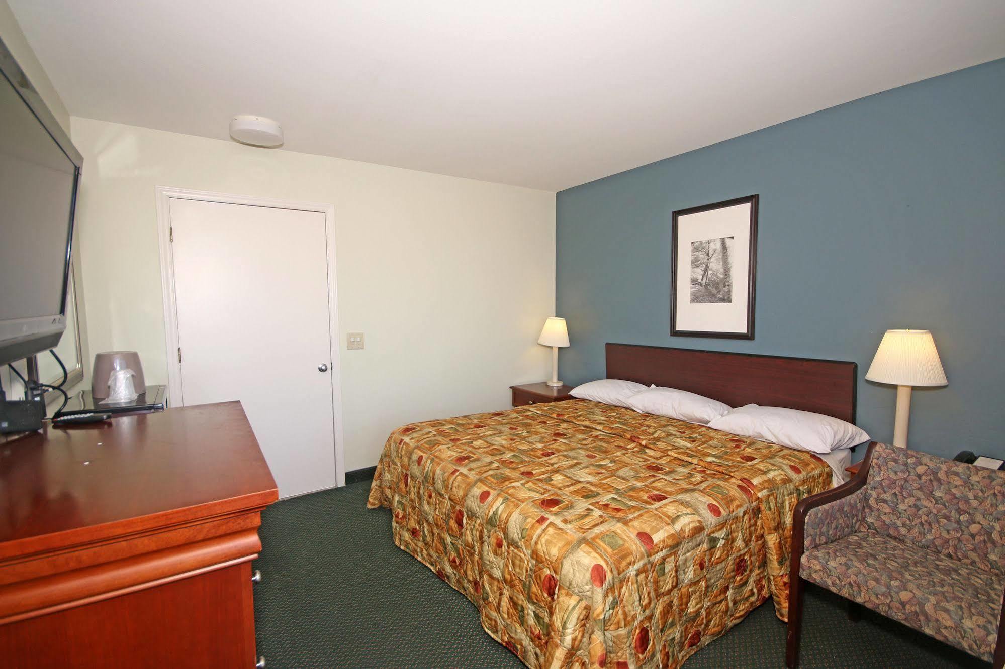 Royal Inn And Suites Charlotte Airport Екстер'єр фото