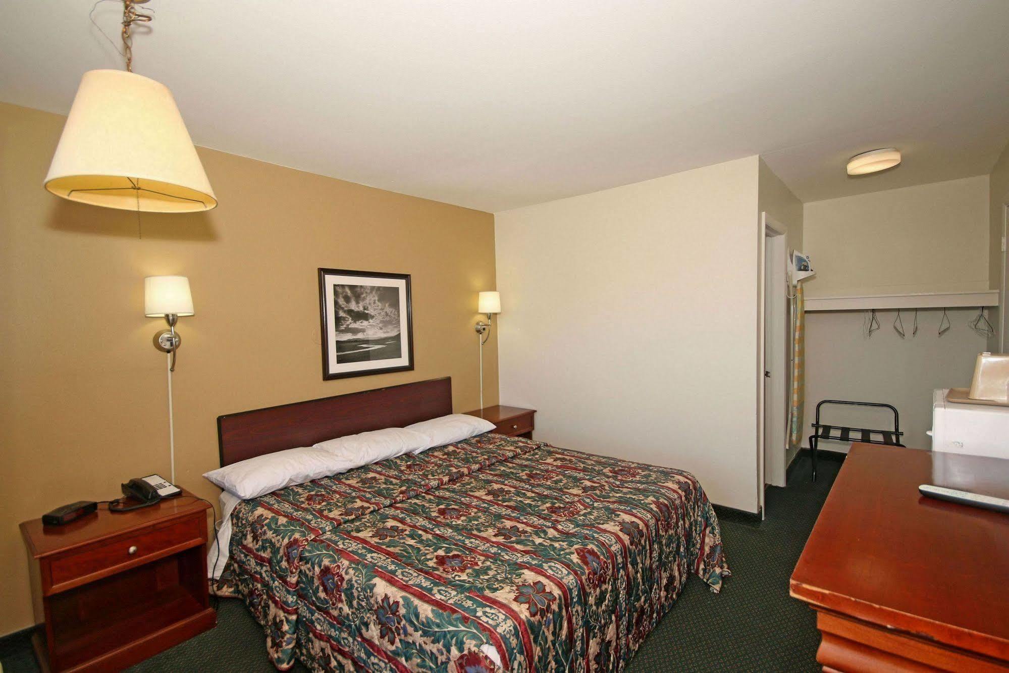 Royal Inn And Suites Charlotte Airport Екстер'єр фото