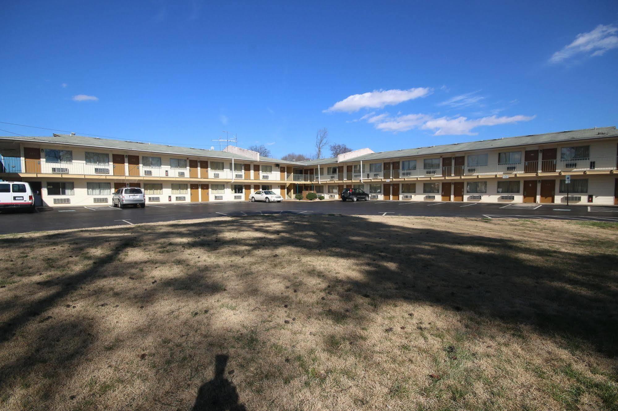 Royal Inn And Suites Charlotte Airport Екстер'єр фото