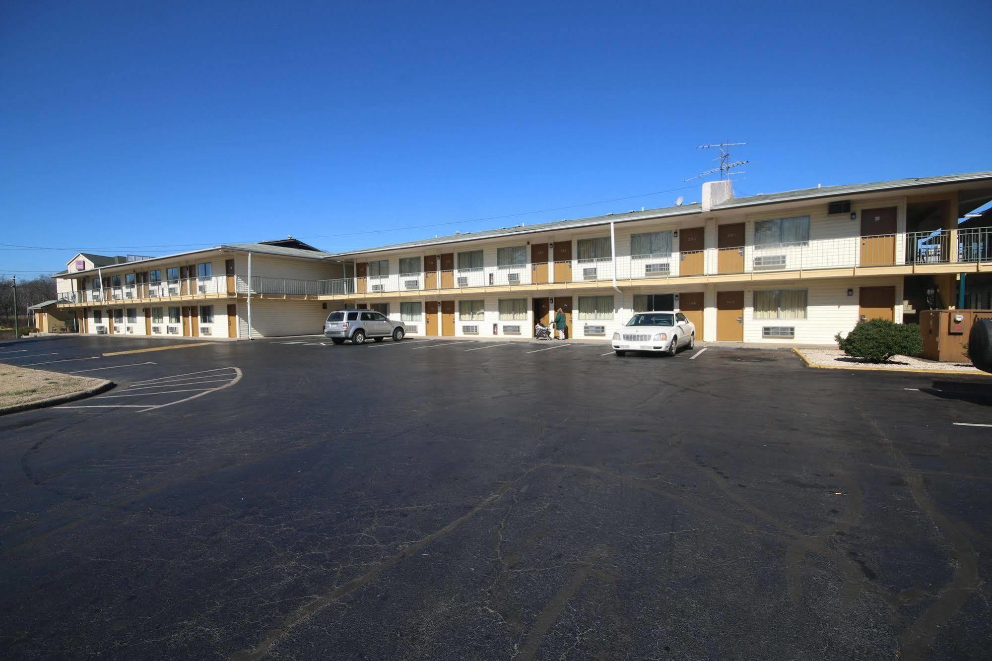 Royal Inn And Suites Charlotte Airport Екстер'єр фото